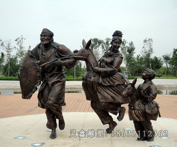 一家三口人物广场铜雕