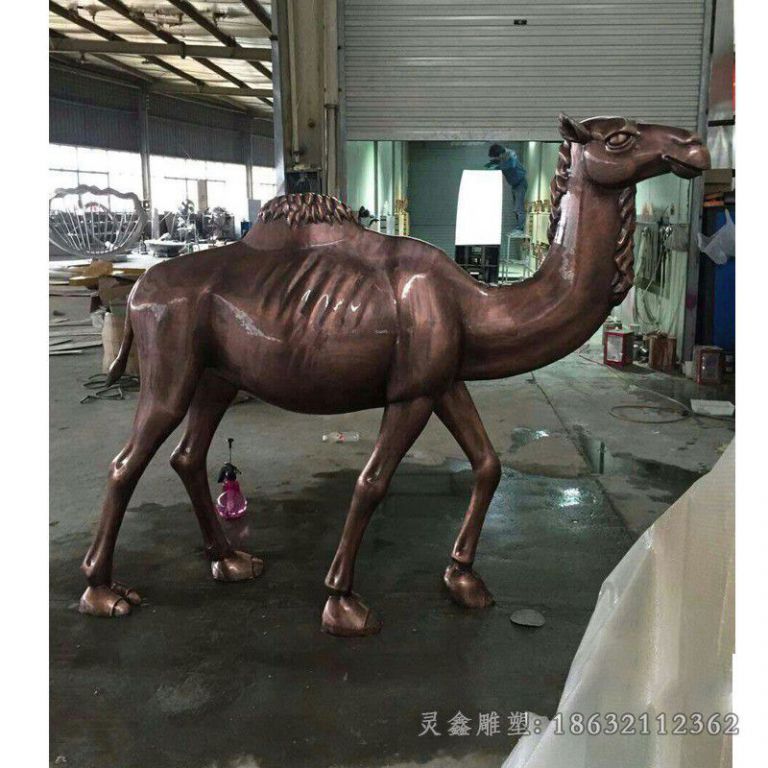 站姿骆驼动物景观铜雕