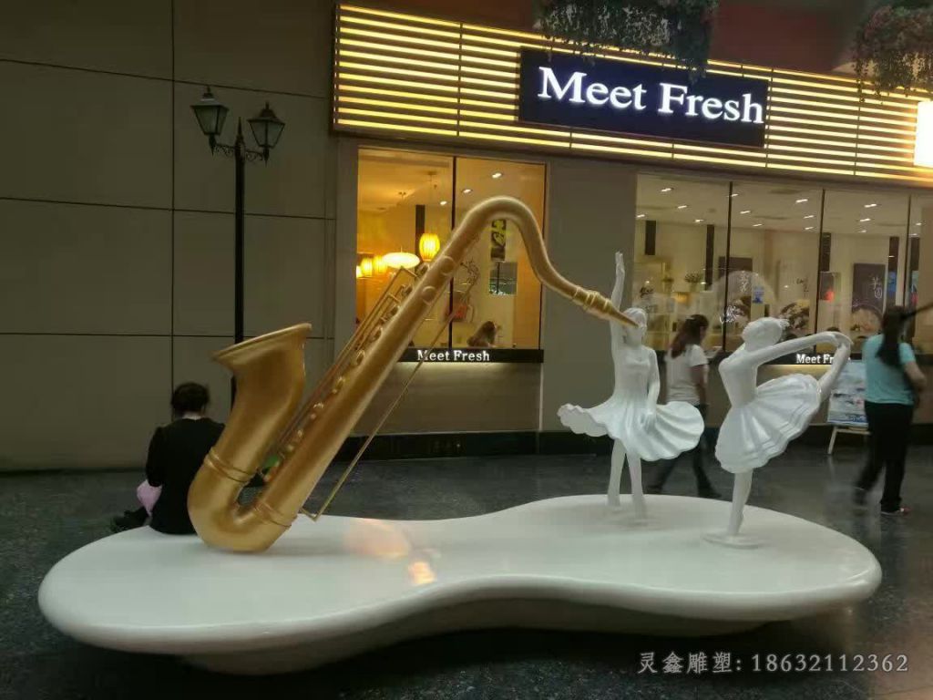 不锈钢萨克斯小区雕塑