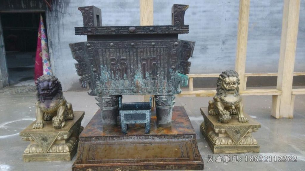 青铜四脚鼎城市铜雕