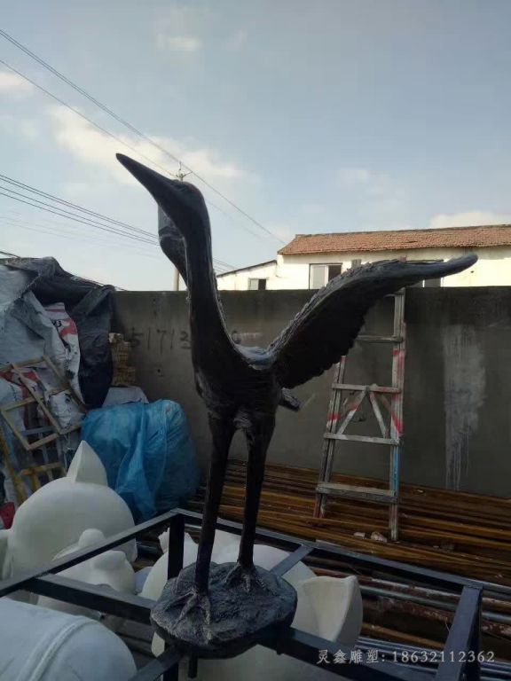 展翅仙鹤别墅景观铜雕
