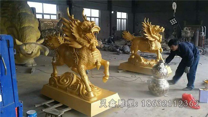 金色麒麟校园动物铜雕