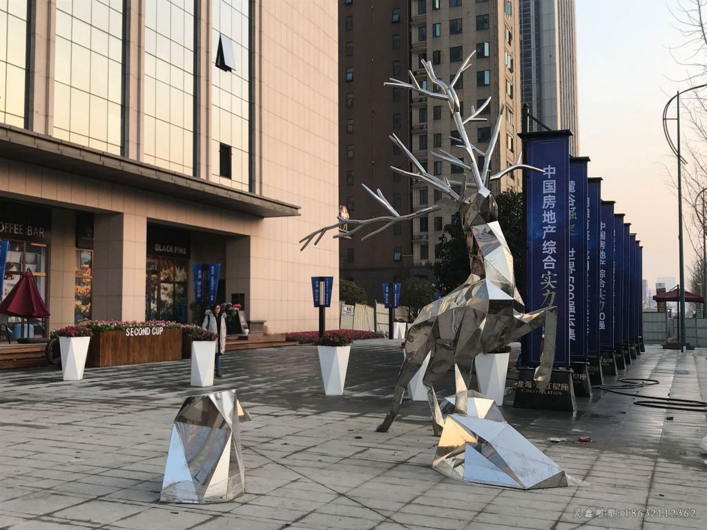 不锈钢几何鹿动物雕塑