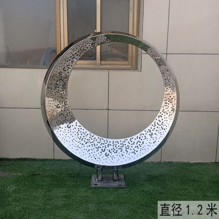 镜面不锈钢月亮雕塑