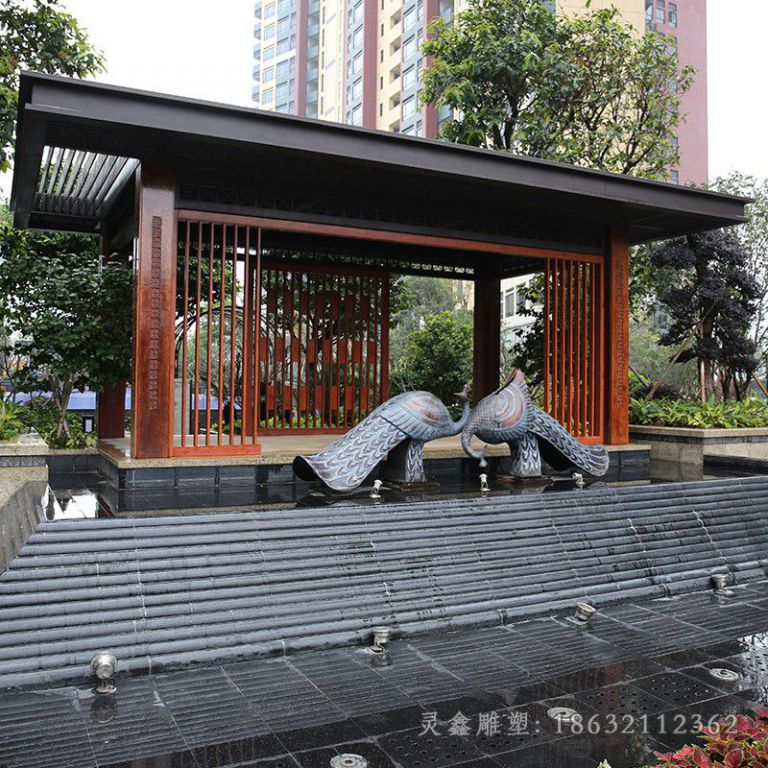 小区孔雀抽象铜雕