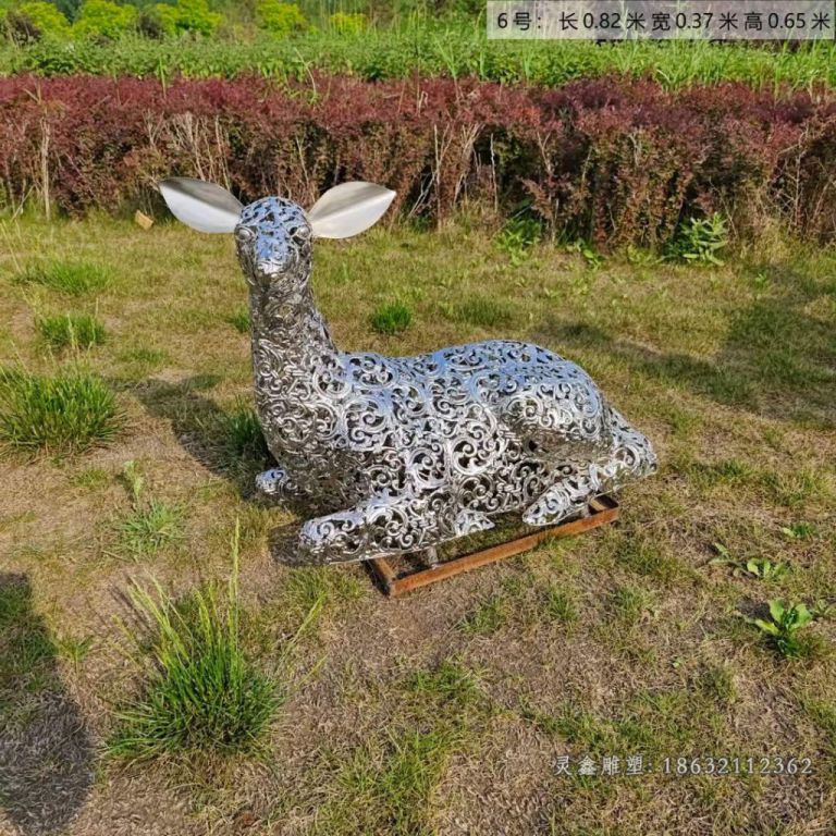 花纹卧姿鹿不锈钢雕塑