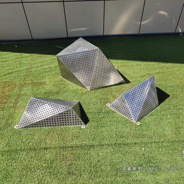 不锈钢几何石头雕塑